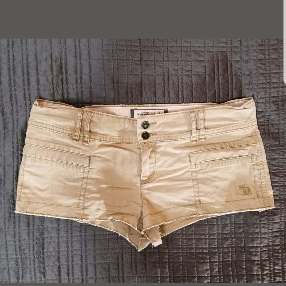 Abercombie & Fitch Perfect Stretch khaki shorts